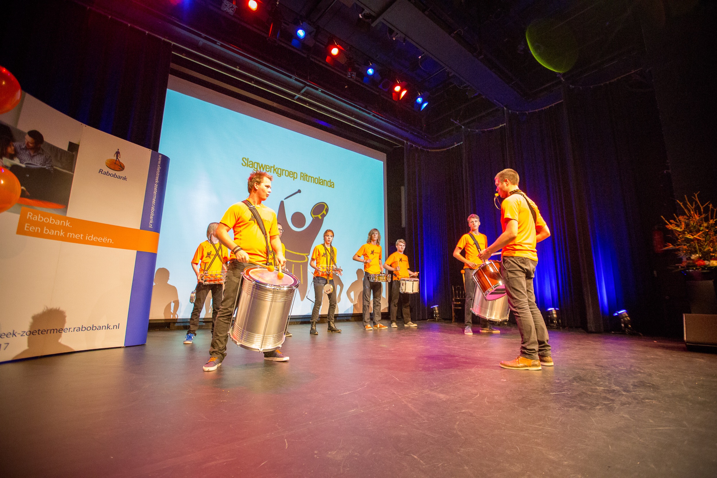 tijdens openingsavond van de Week van de cooperatie in het Ledens theater op Ludens theater in Voorburg door Stefan Segers